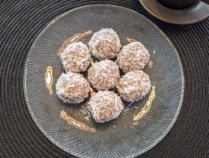 Coconutty protein balls
